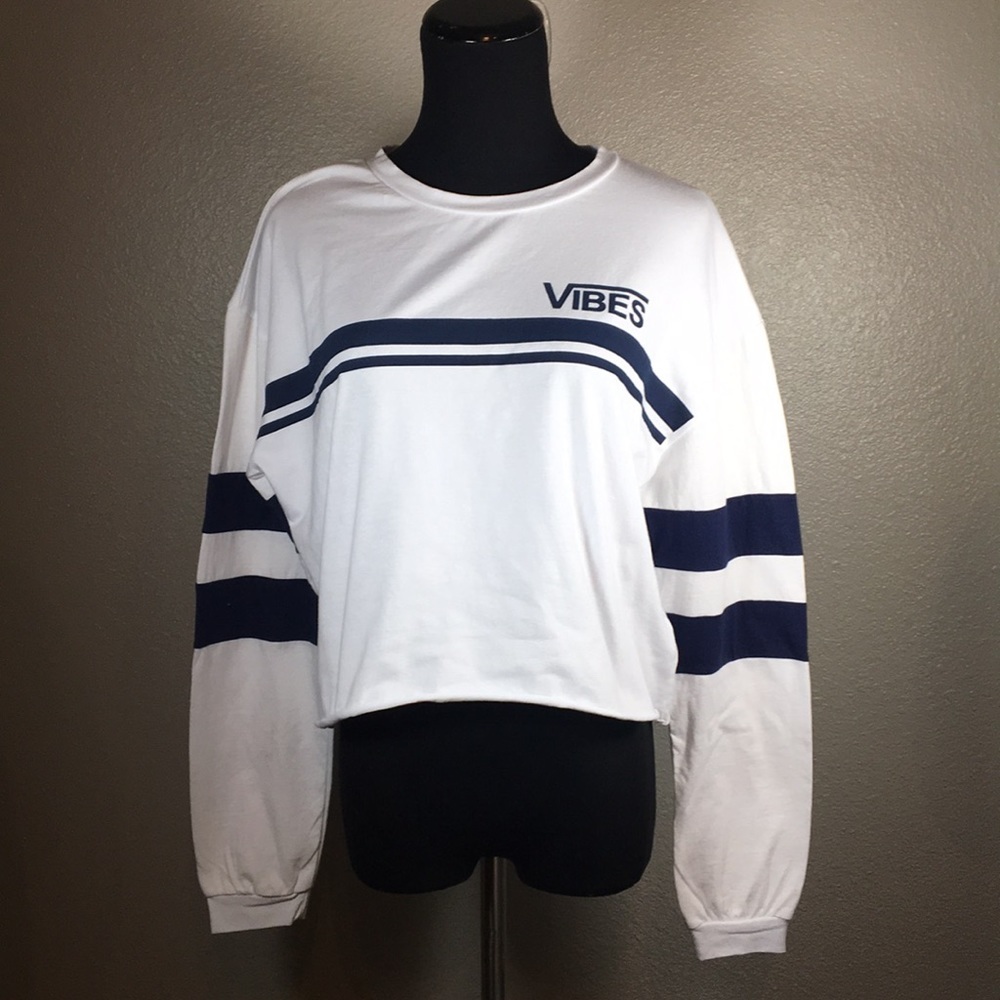 NEW** Vibes Graphic‎ Crop Tee